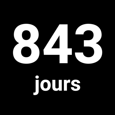 Image avec le texte 843 jours sur fond noir