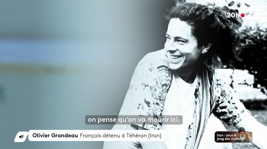 Capture du journal télévision de France 2. Une photo d'Olivier est en fond avec en sous-titrage de son entretien téléphonique 'on pense qu'on va mourir ici'